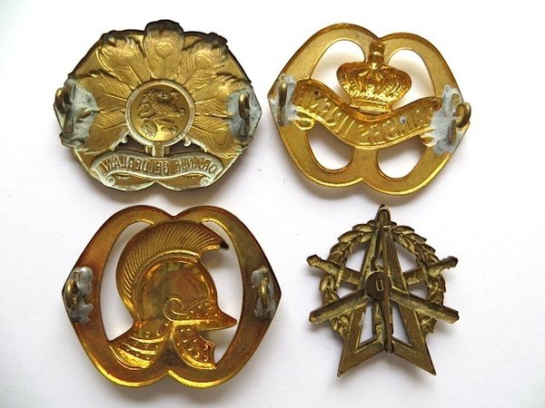 Belgien, vier Uniformeffekte / Embleme, Original