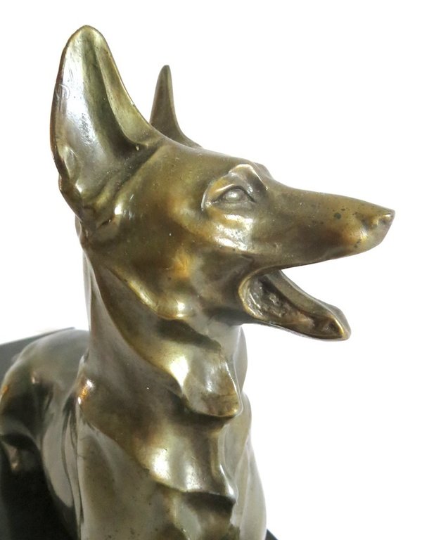 Skulptur Schäferhund, Spritzguss bronziert mit Signatur am Schwanz hinten: M. Font, 30er Jahre