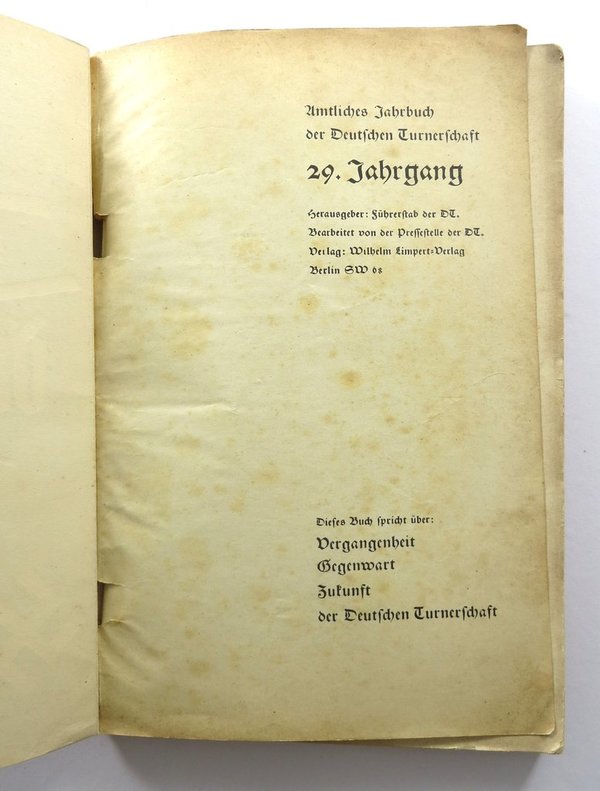 Amtliches Jahrbuch der Turnkunst 1935, 247 Seiten