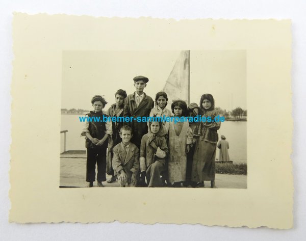 Gruppenfoto mit Zigeunerkindern, Rumäninen, 2. Weltkrieg, Original