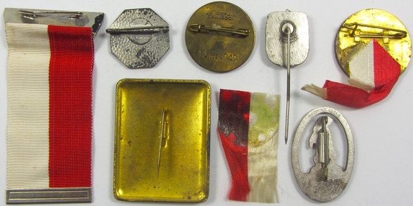 Schweiz, Lot mit sieben diversen Abzeichen und Pins, Original