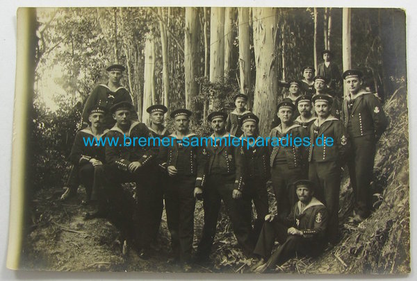 Gruppenfoto mit Matrosen des Kreuzers SMS Straßburg, Kaiserreich, Original
