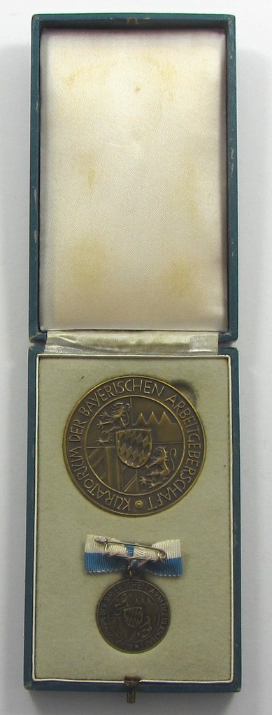 BRD, Bayern, Medaille für langjährige und treue Mitarbeit, 25 Jahre, im Etui mit Miniatur
