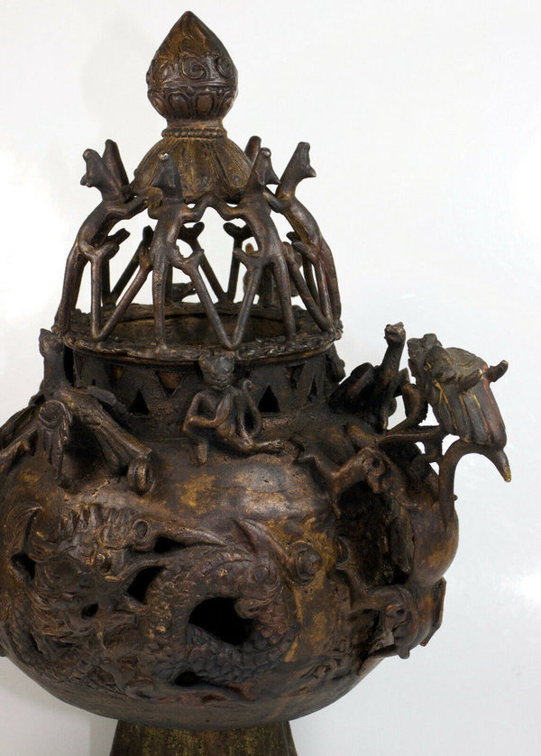 Antikes esoterisches Opfer Bronzegefäß, Asiatische Handarbeit um 1900