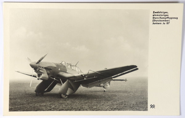 AK / Postkarte, Zweisitziges, einmotoriges Sturz-Kampfflugzeug (Sturzbomber), 2. Weltkrieg, Original