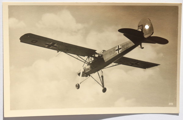 AK / Postkarte, Ein Fieseler "Storch" im Abflug, 2. Weltkrieg, Original