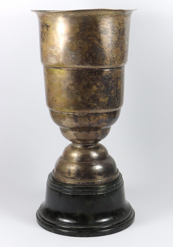 Ehrenpokal dem Sieger im Flandern-Pokal Bruns, Gent 1944, versilbert, 2. Weltkrieg, Original
