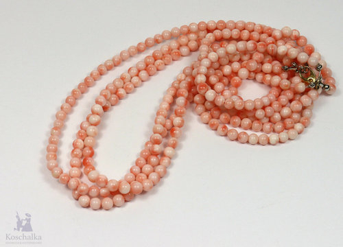 Vintage dreireihige Lachskorallenkette in schöner Farbgebung, 60 cm lang