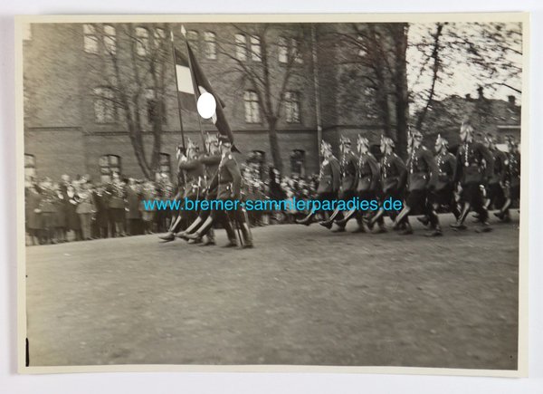 Foto von Polizei Kolonne mit Standarten, III. Reich, Original