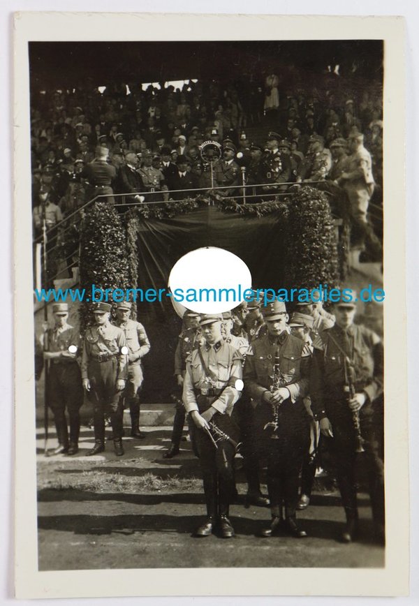 Foto von SA-Tribüne mit Gruppenleiter und NSDAP, III. Reich, Original
