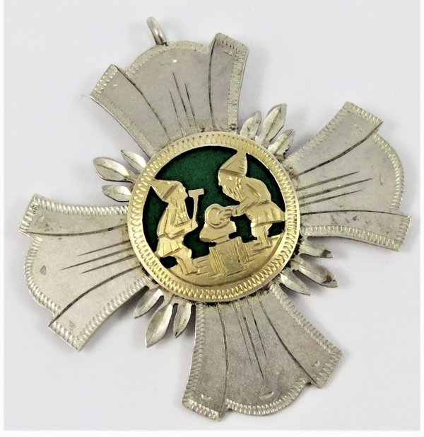 BRD, Ehrenkreuz aus 835er Silber mit Zwergenmotiv, datiert mit 1972