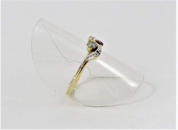 Antiker 333er Gold Ring mit Rubinen, Zirkonia und Diamanten zus. ca. 0,04 ct Weiß/si, Gr. 53,5