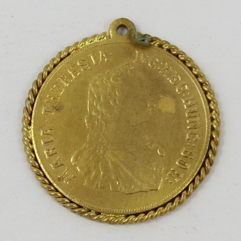 Österreich, vergoldete Medaille / Anhänger mit Maria Theresia