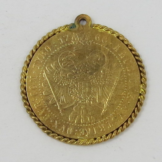 Österreich, vergoldete Medaille / Anhänger mit Maria Theresia