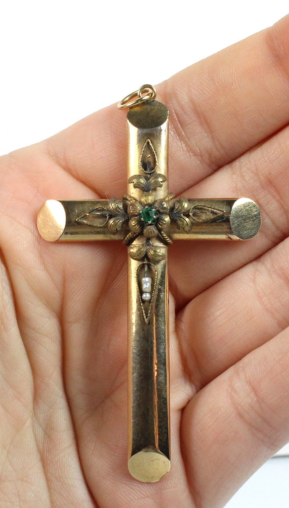 Antiker Schaumgold Kreuzanhänger mit grünem Stein und echten Perlen