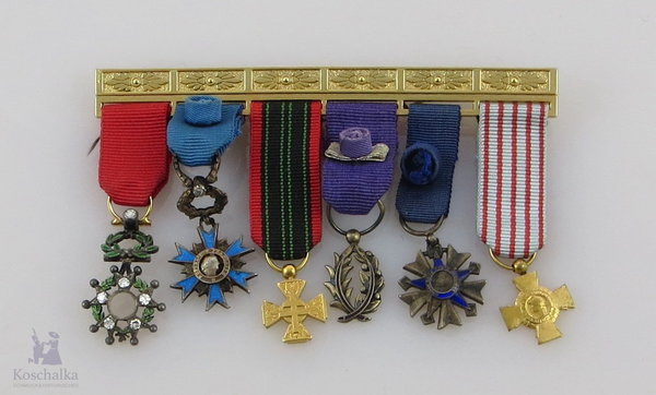 Frankreich, kleine Ordensspange mit sechs Ehrenzeichen/Miniaturen, Original