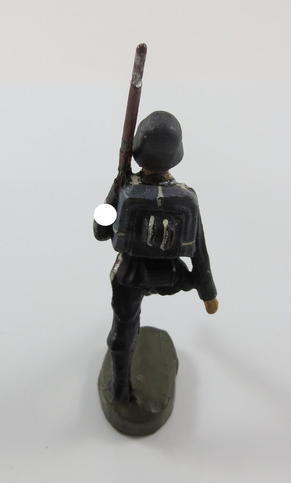Elastolinfigur, maschierender Soldat der Waffen-SS, III. Reich, Original