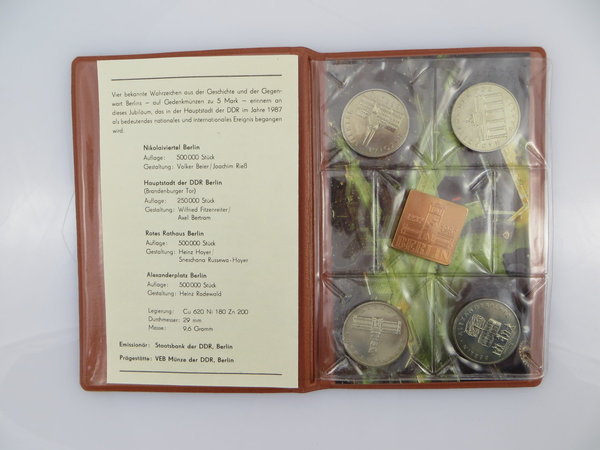 DDR, 750 Jahre Berlin Sonderausgabe, 1987, 4 x 5 DDR Mark und eine Medaille