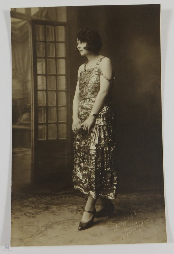 Foto, Postkarte, Frau im Abendkleid, 1924, Original