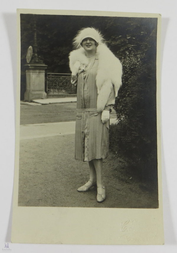 Foto, Postkarte, Frau im Sonntagskleid, 20er Jahre, Original
