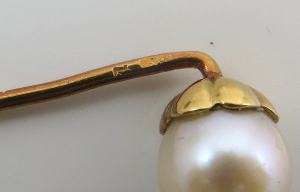 Antike 585er Gelbgold Perlennadel mit Akoya Perle mit Original Etui
