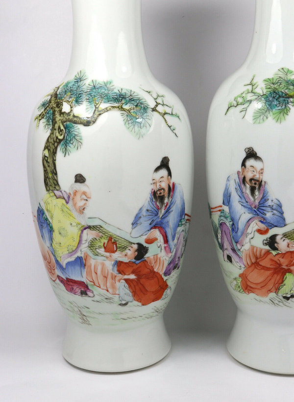 Zwei antike Porzellanvasen, chinesische Handarbeit mit Signatur