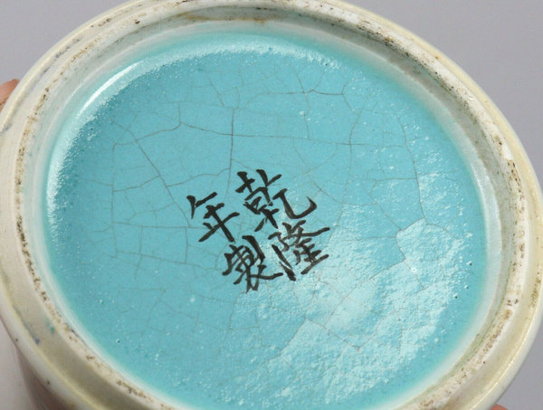 Zwei antike Porzellanvasen, chinesische Handarbeit mit Signatur