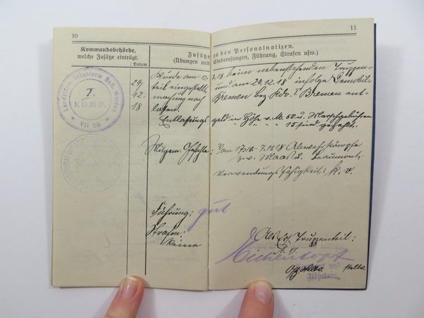 Dokumenten-Nachlass, Militärpaß und Soldbuch des Soldaten Kröncke, mit Eintragungen, 1. WK, Original