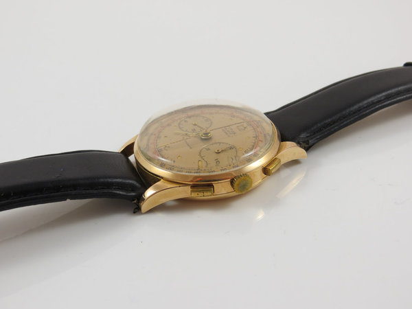 Vintage Armbanduhr Titus Geneve Swiss Chronograph, 750/18 ct Golduhr, um 1950, mit Etui