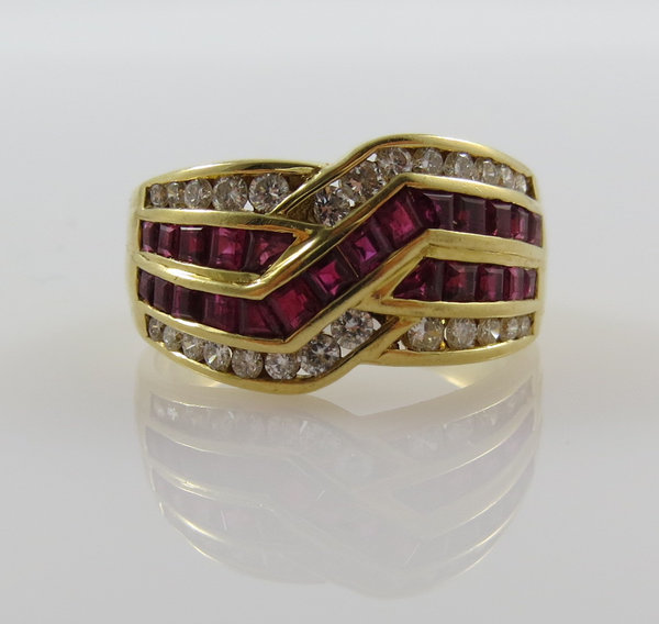 Luxuriöser 750er Gelbgold Ring mit Brillanten 0,40 ct und Rubinen 1,16 ct, Gr. 55
