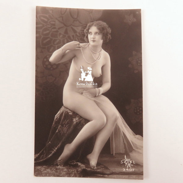 Antike Ansichtskarte, Aktmodell, "Art Deco Schönheit mit Perlenkette", Original